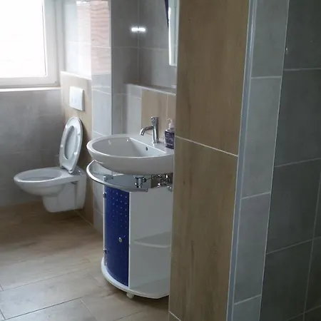 Haus Am Brunnen منزل للإقامة لينغِن